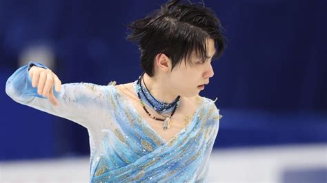 yudzuru|Japan's Hanyu Yuzuru attempts quadruple Axel in men's free skate.